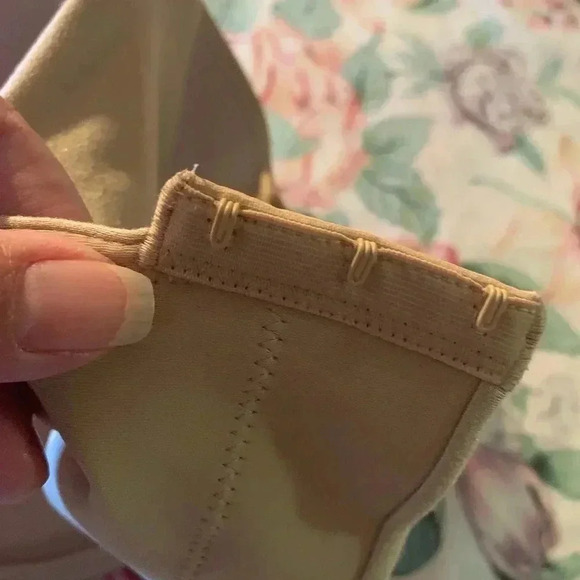 Cacique Womenβs Tan Bra Size 38DDD - Picture 6 of 16